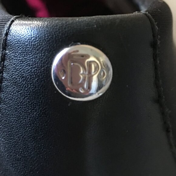 ๐๐ข๐ก๐๐๐ ๐. ๐ฃ๐๐๐ก๐๐ฅ โฆ๏ธ "Maddy" Black Crepe Wedge Comfort Shoe - Picture 8 of 15